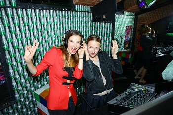 Marika Šoposká a Berenika Kohoutová si zahrály na DJs IMG 3881