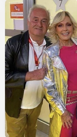 JanAdamautorhelena25